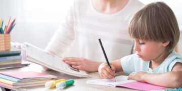 Biurko do pokoju dziecięcego