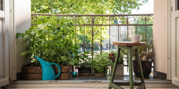 Jak urządzić mały balkon w bloku?